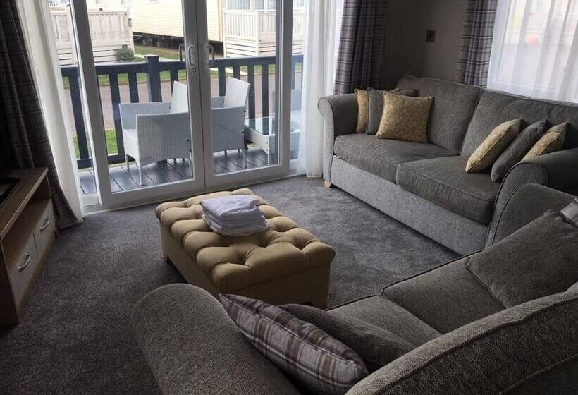 Prime Location 3 Bed Chalet In Seal Bay, Selsey