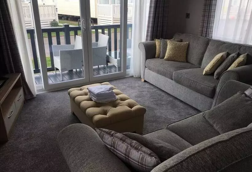 Prime Location 3 Bed Chalet In Seal Bay, Selsey