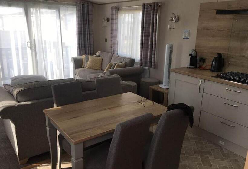 Prime Location 3 Bed Chalet In Seal Bay, Selsey