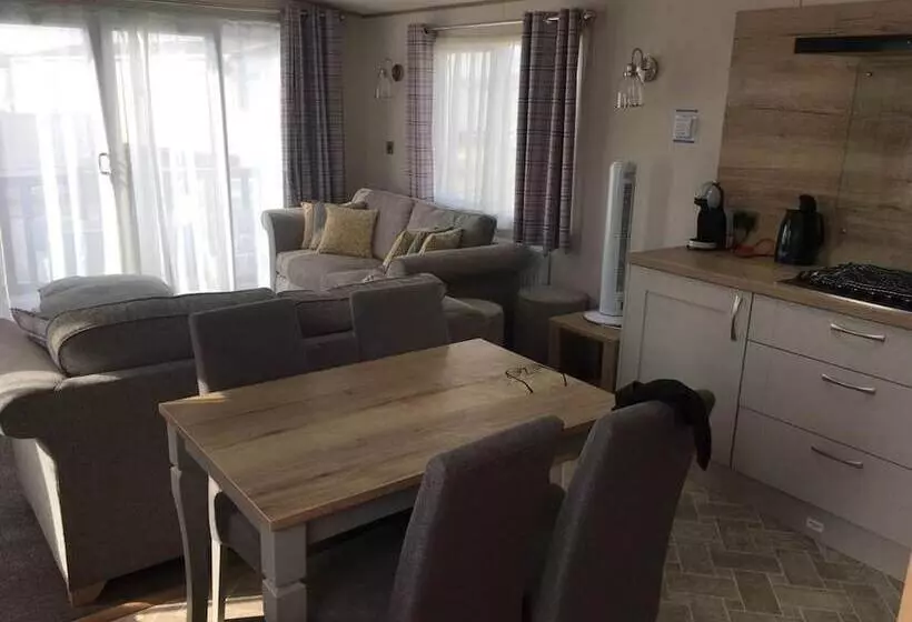 Prime Location 3 Bed Chalet In Seal Bay, Selsey