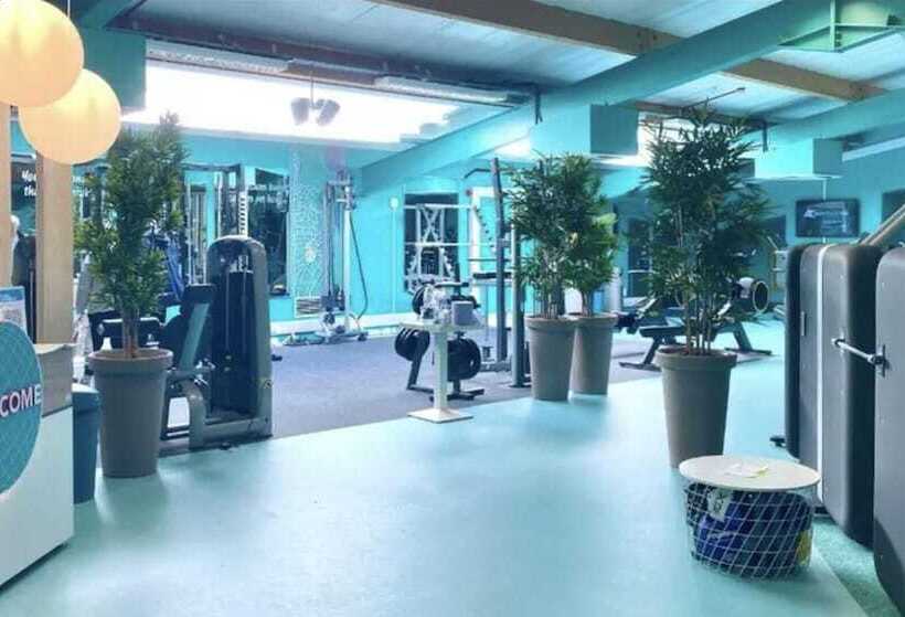 Prime Location 3 Bed Chalet In Seal Bay, Selsey