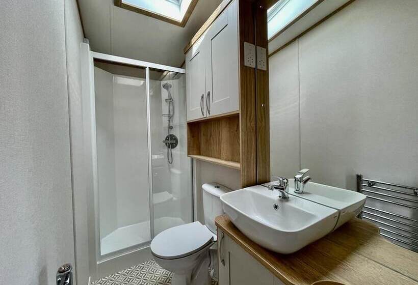 Prime Location 3 Bed Chalet In Seal Bay, Selsey