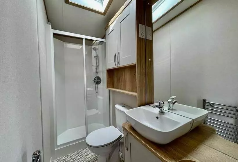 Prime Location 3 Bed Chalet In Seal Bay, Selsey