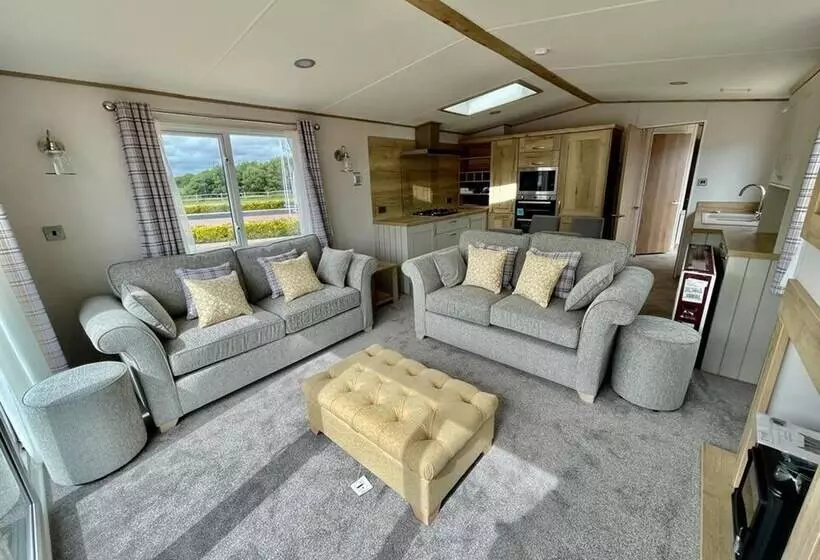 Prime Location 3 Bed Chalet In Seal Bay, Selsey