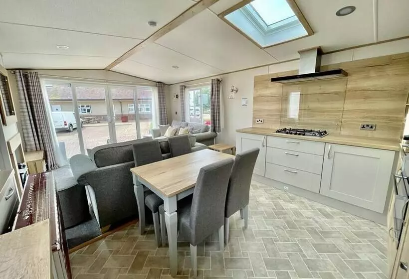 Prime Location 3 Bed Chalet In Seal Bay, Selsey