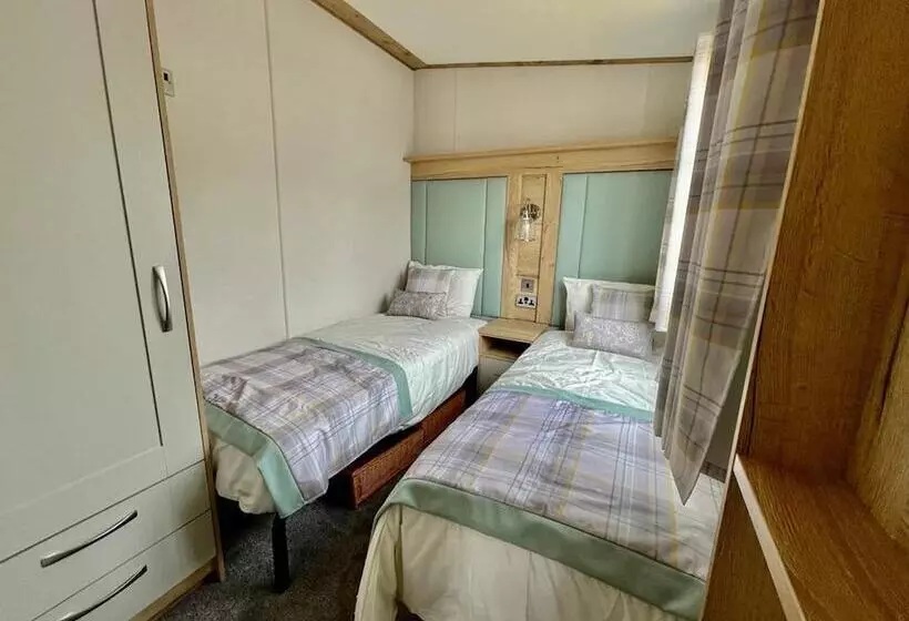 Prime Location 3 Bed Chalet In Seal Bay, Selsey