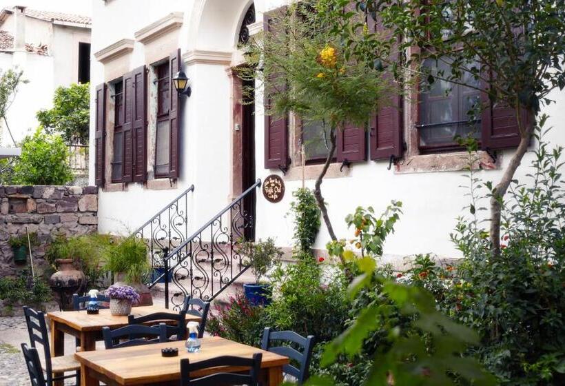 فندق Cunda Zehra Teyzenin Evi