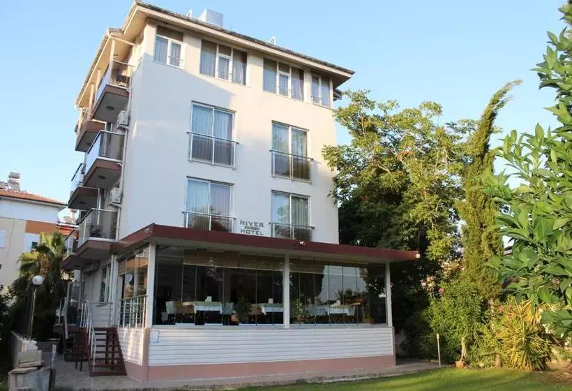 هتل River