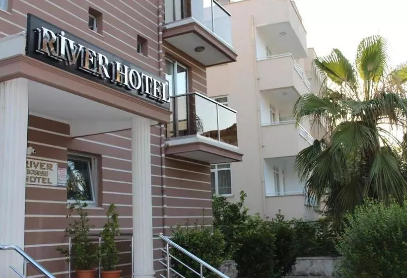 هتل River