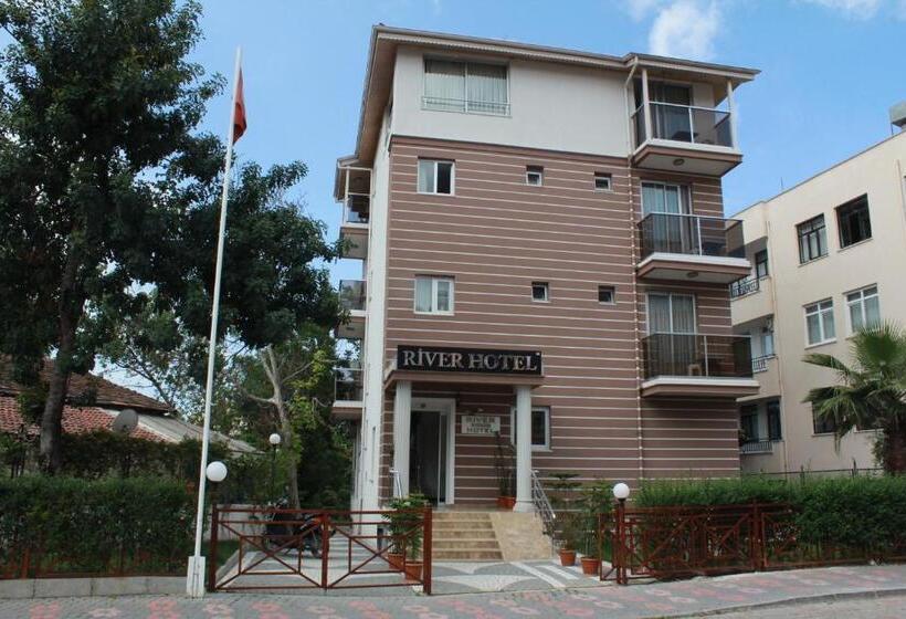 هتل River