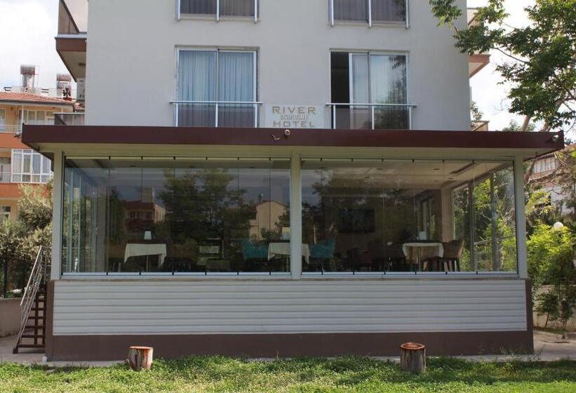 هتل River
