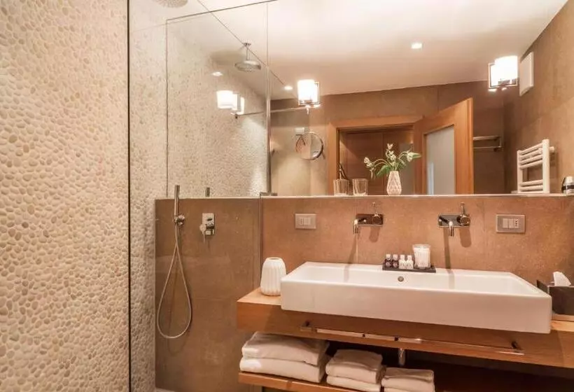 اقامتگاه Art & Design Hotel Napura