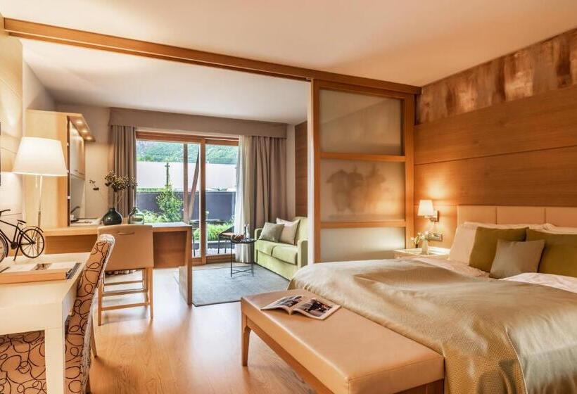 اقامتگاه Art & Design Hotel Napura