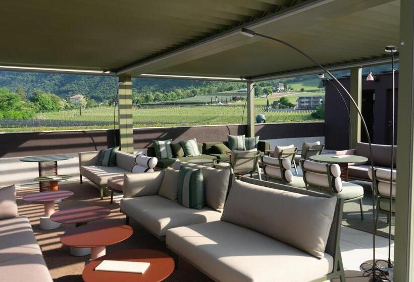 اقامتگاه Art & Design Hotel Napura