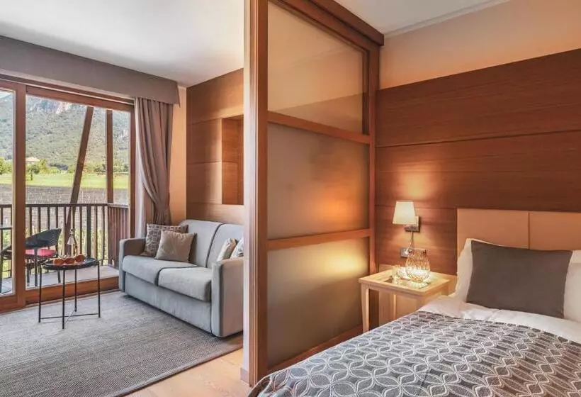 اقامتگاه Art & Design Hotel Napura