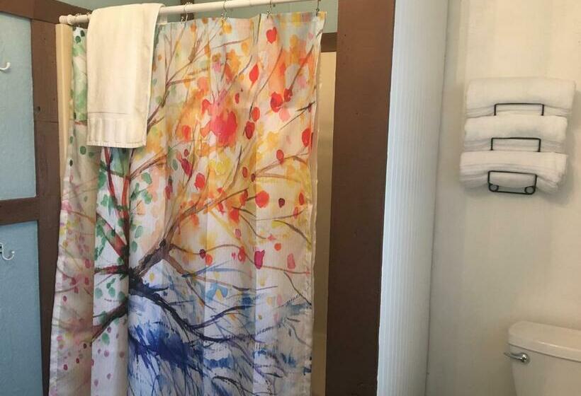 旅馆 Acorn Hideaways Canton Sweet Tweet Guesthouse King Bed