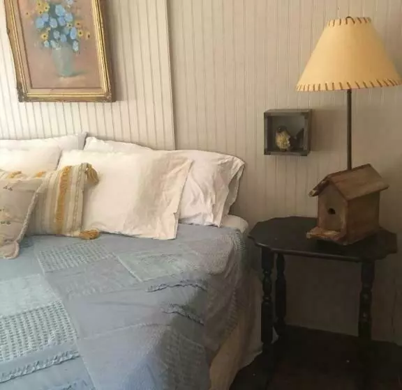 ユースホステル Acorn Hideaways Canton Sweet Tweet Guesthouse King Bed