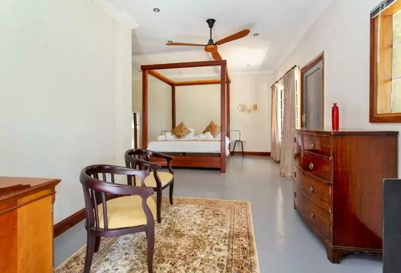 Hotelli Teak Place Guest Rooms