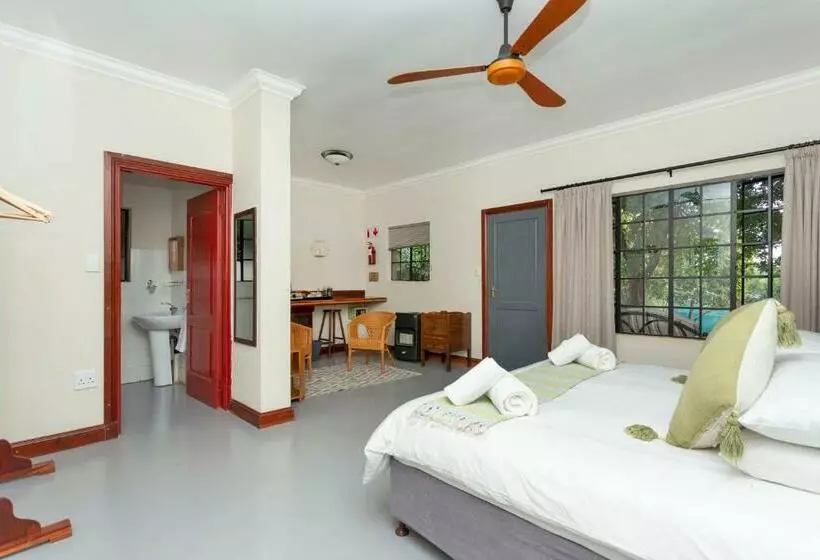 Hotelli Teak Place Guest Rooms