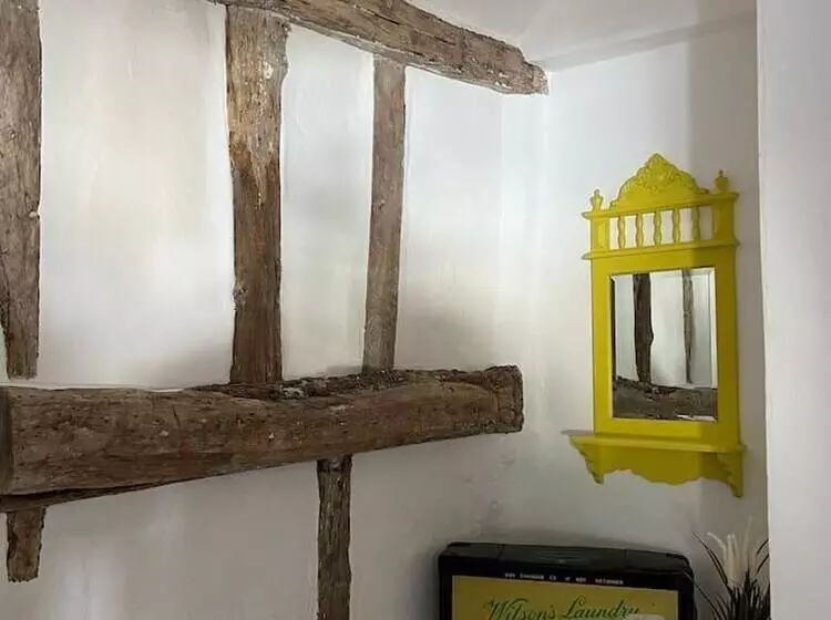 2 Bed Grade 2   Dates Back To 1500 S