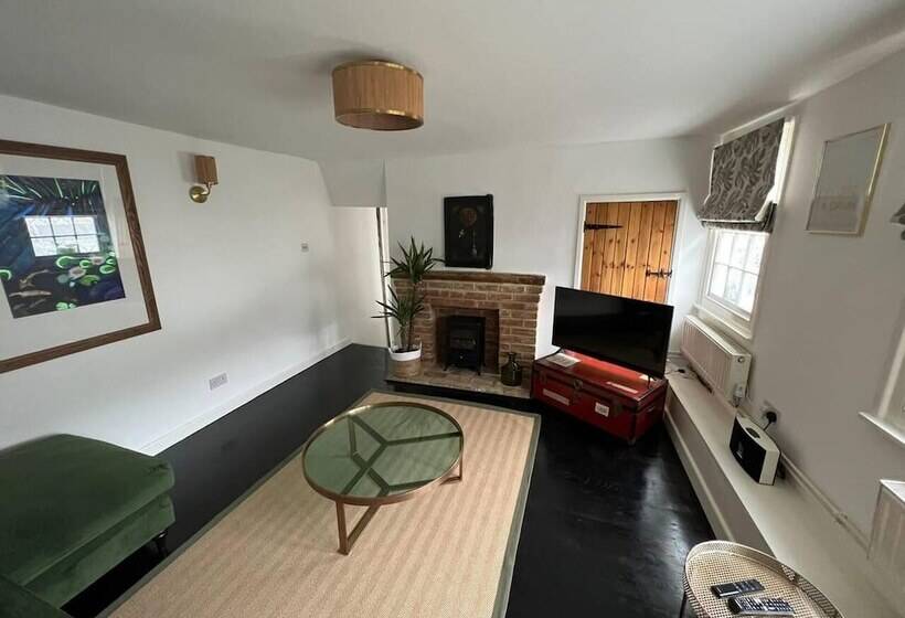 2 Bed Grade 2   Dates Back To 1500 S