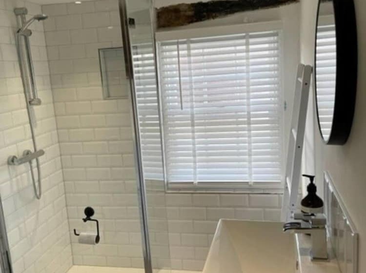 2 Bed Grade 2   Dates Back To 1500 S