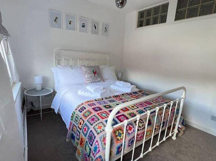 2 Bed Grade 2   Dates Back To 1500 S