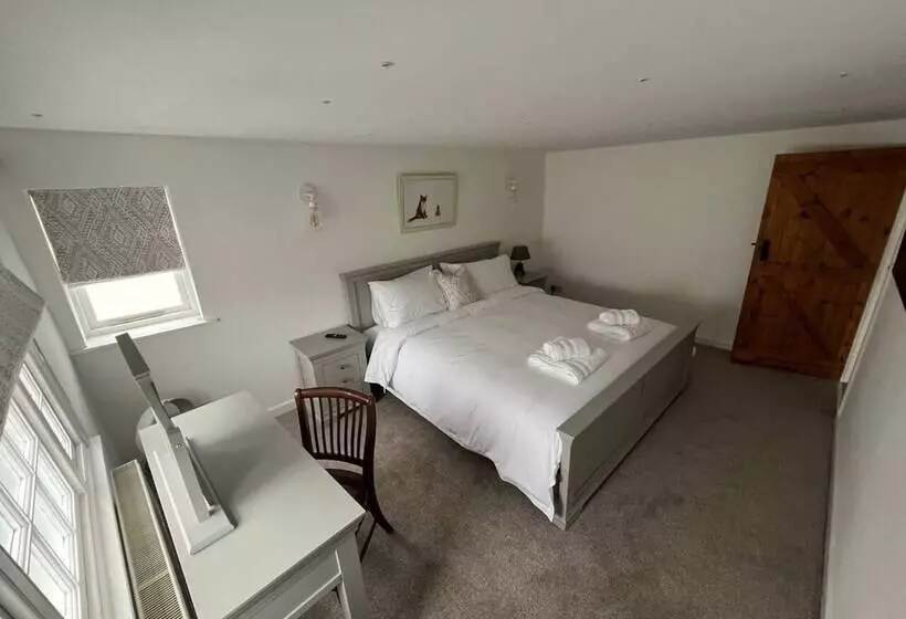 2 Bed Grade 2   Dates Back To 1500 S