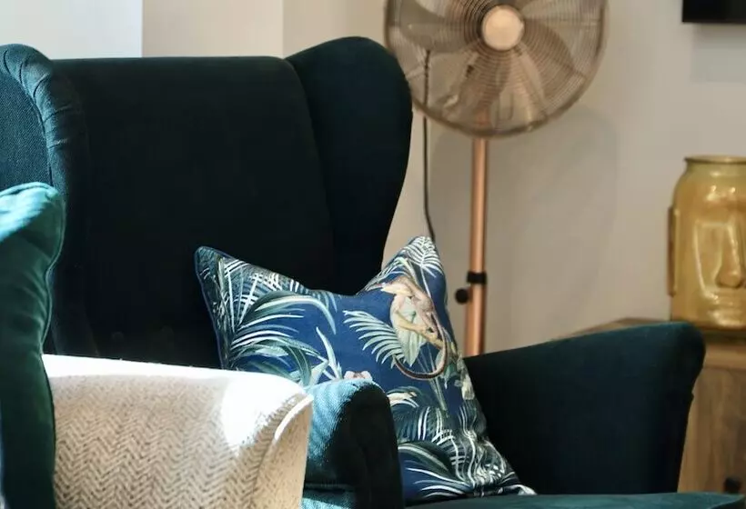 Apartment Seven