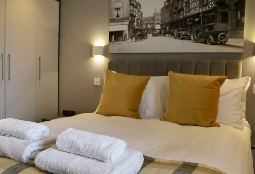 Apartment Seven