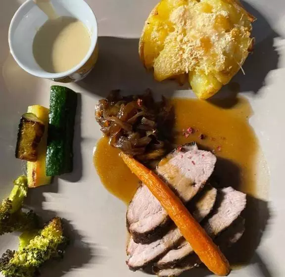 Cheriedel Bed & Breakfast & Art Gallery