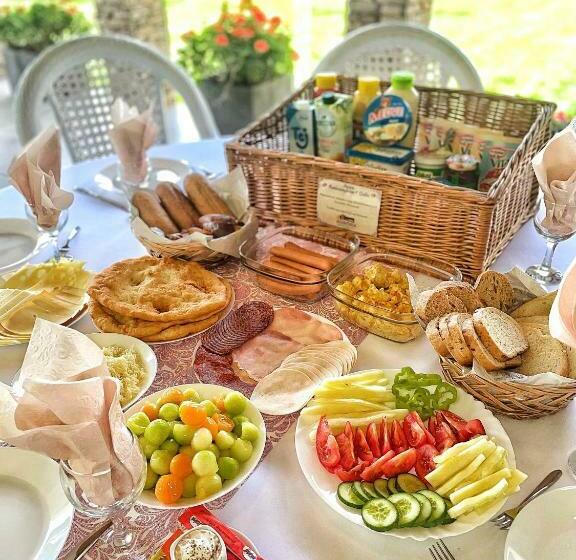 פנסיון Auróra Rendezvényterem & Szállás