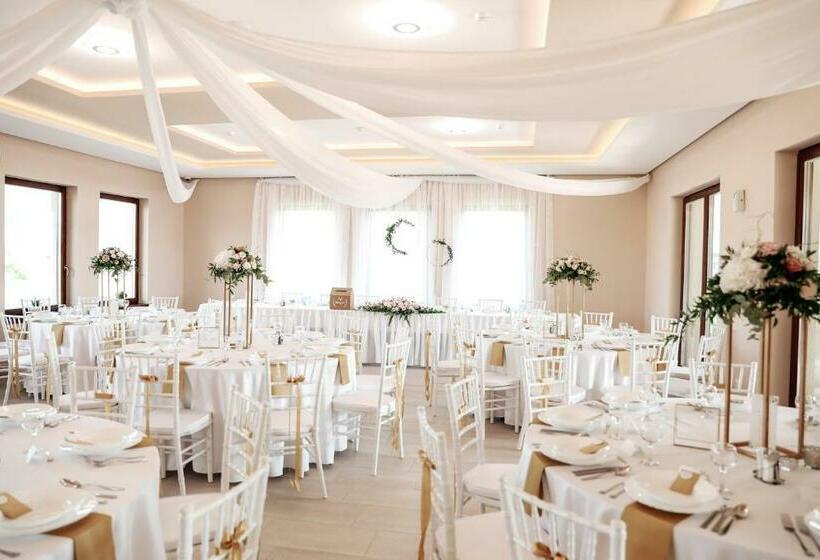 פנסיון Auróra Rendezvényterem & Szállás