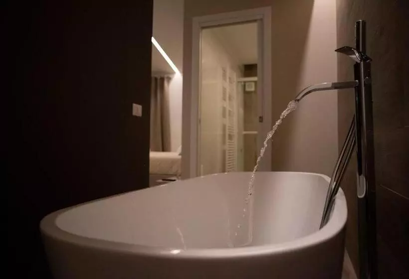 تختخواب و صبحانه House Room Civico 56