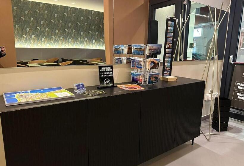 تختخواب و صبحانه House Room Civico 56