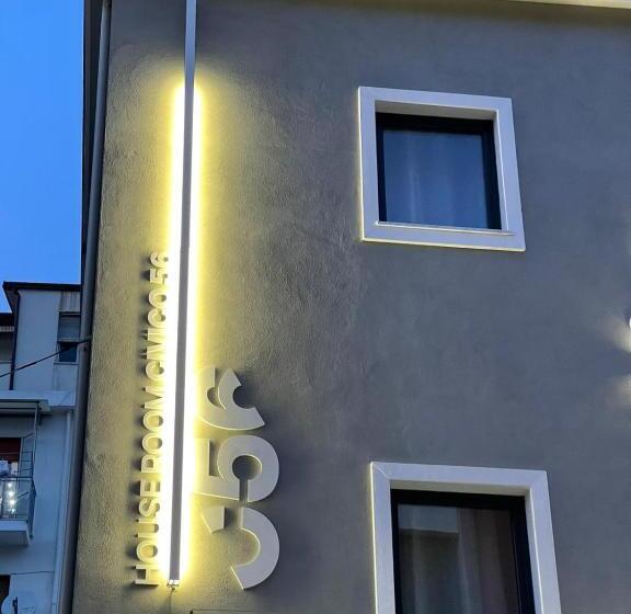 تختخواب و صبحانه House Room Civico 56