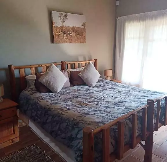 Aamiaismajoitus (B&B) Leopards And Louries Bush Lodge