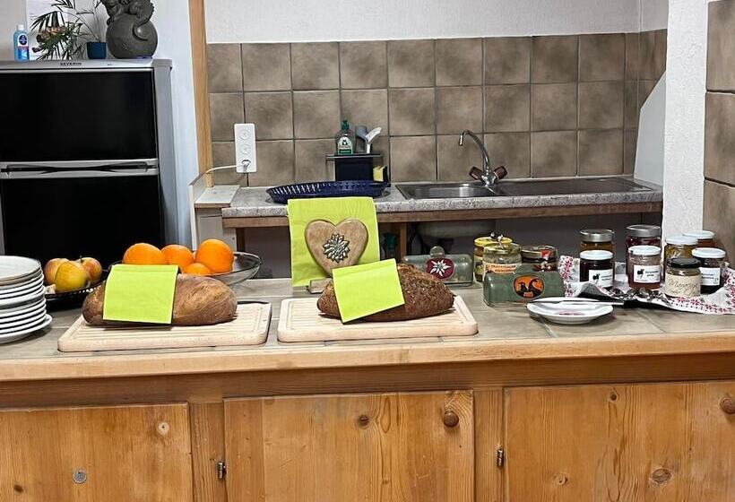 Chrona Bed & Breakfast