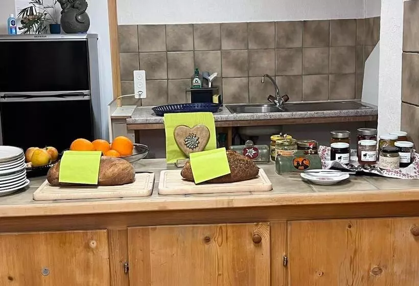 Chrona Bed & Breakfast