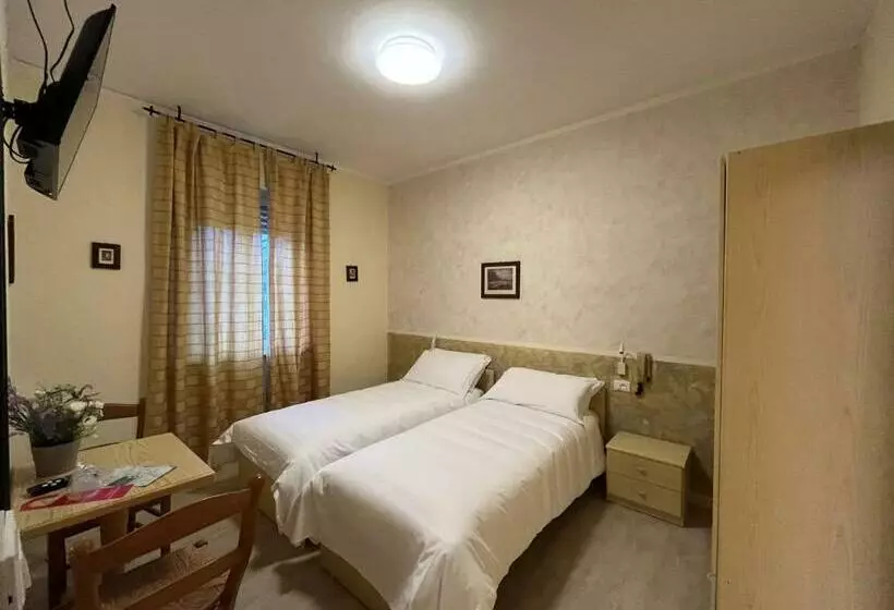 ホテル Albergo Aquila