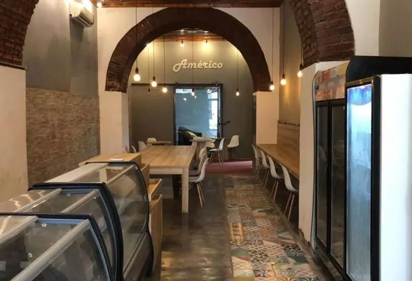 Hotelli Americo Pousada E Hostel