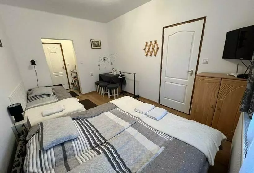 Majatalo Komáromi Vendégház Erdőhorváti