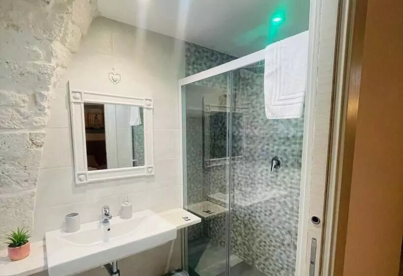 تختخواب و صبحانه Luxury Cassese