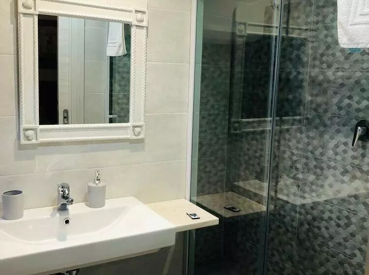 تختخواب و صبحانه Luxury Cassese