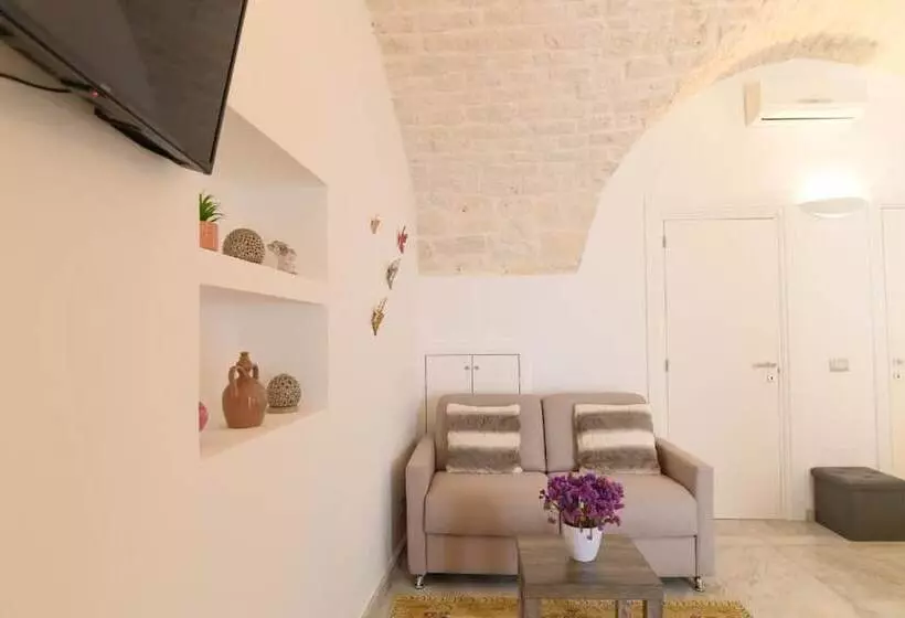 تختخواب و صبحانه Luxury Cassese