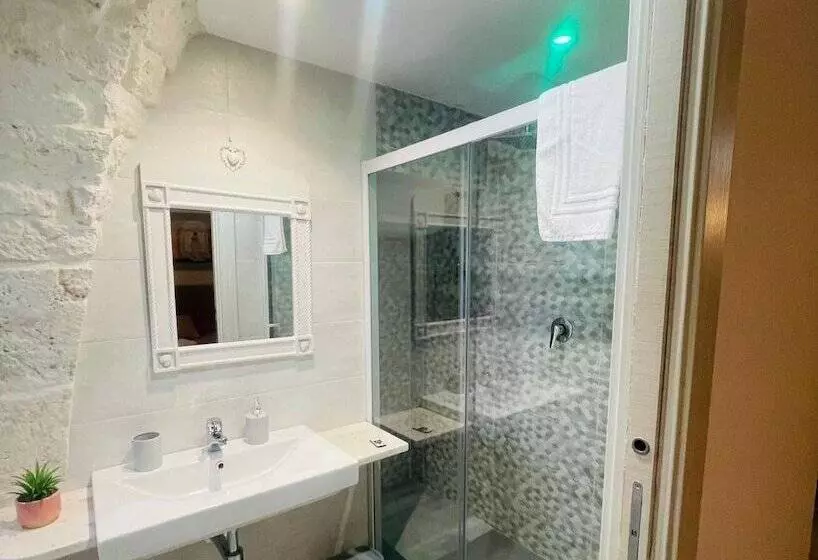 تختخواب و صبحانه Luxury Cassese