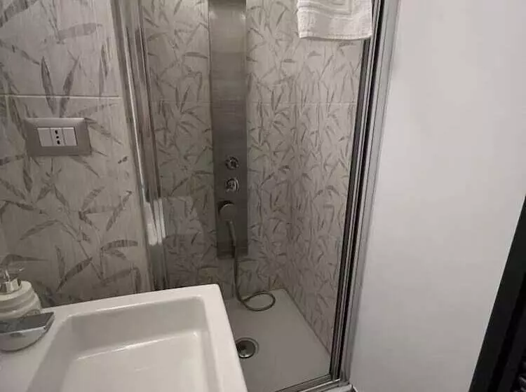 تختخواب و صبحانه Luxury Cassese