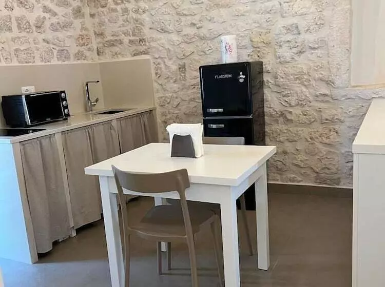 تختخواب و صبحانه Luxury Cassese