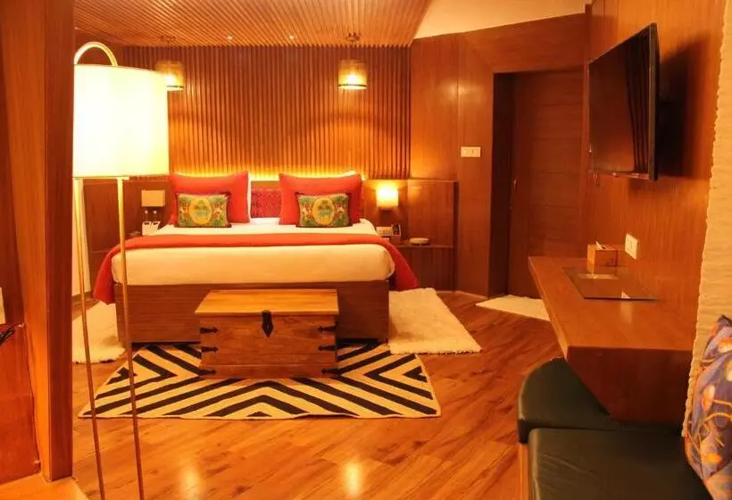 Tree Of Life Eila Art Hotel, Manali