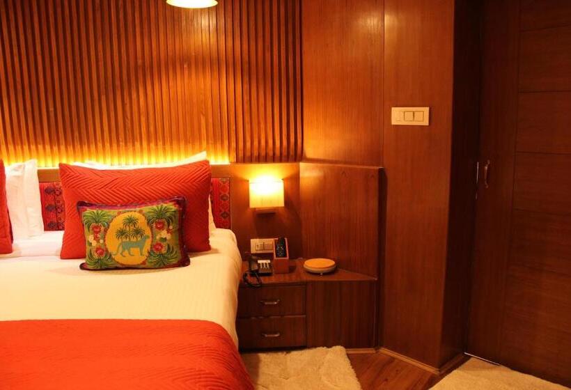 Tree Of Life Eila Art Hotel, Manali